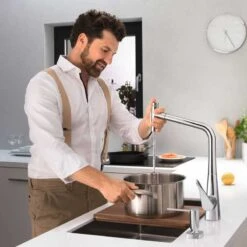 Hansgrohe Metris Select M71 Single Lever Kitchen Mixer Tap 320 With Pull-Out Spray & Sbox 2 Spray Modes - Chrome - 73816000 -Kitchen Series Shop h a hasgrohe 73816000 lifestyle2