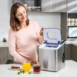 HOMCOM 12kg Portable Countertop Ice Maker Machine - Stainless Steel & Black - 800-075V70 5 HOMCOM 12kg Portable Countertop Ice Maker Machine - Stainless Steel & Black - 800-075V70 -Kitchen Series Shop homcom 800075v70 lifestyle 2